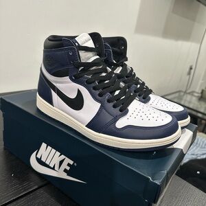 Jordan 1 midnight navy size 8.5